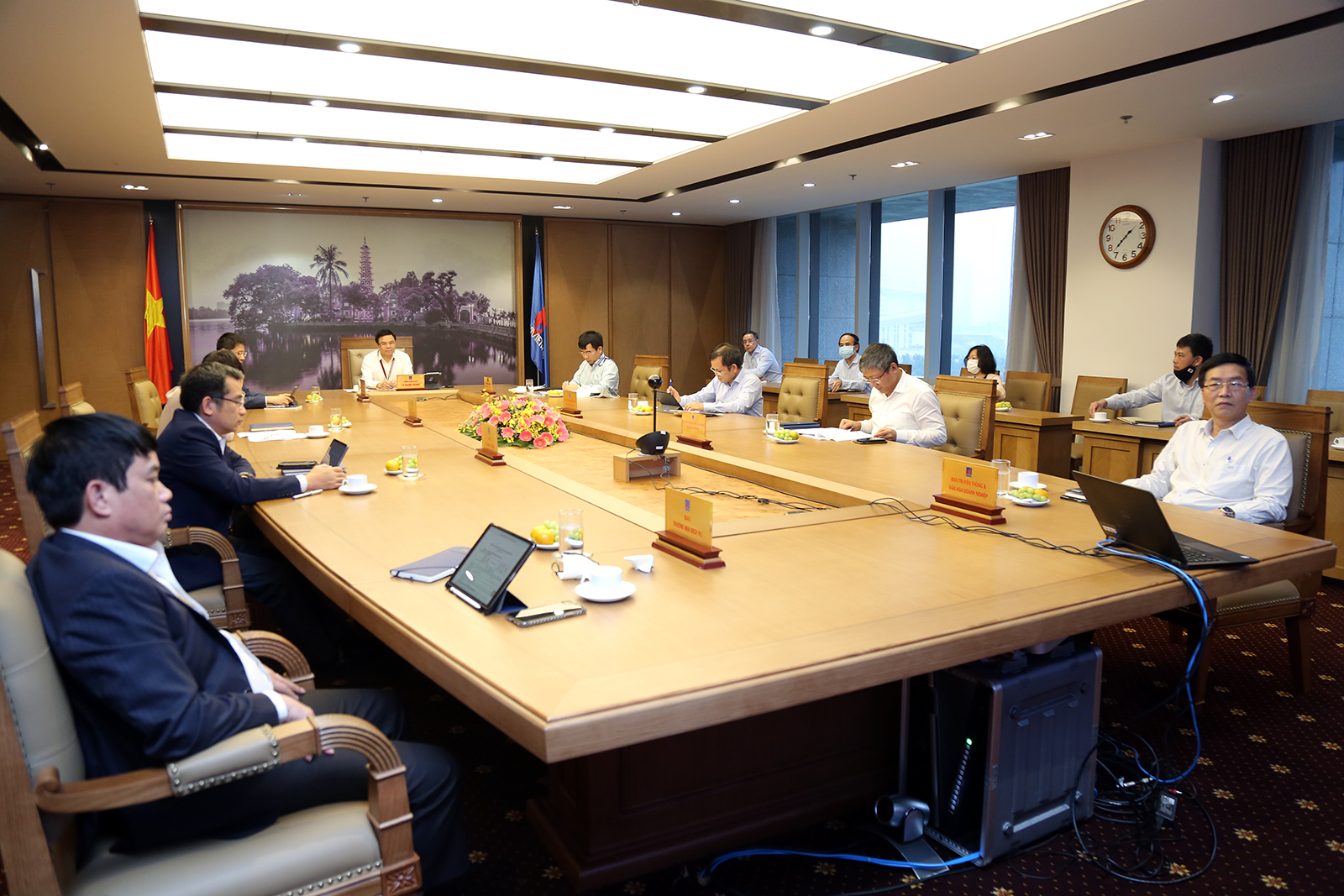 PVN and Petrolimex strengthen coordination to cope with falling oil prices