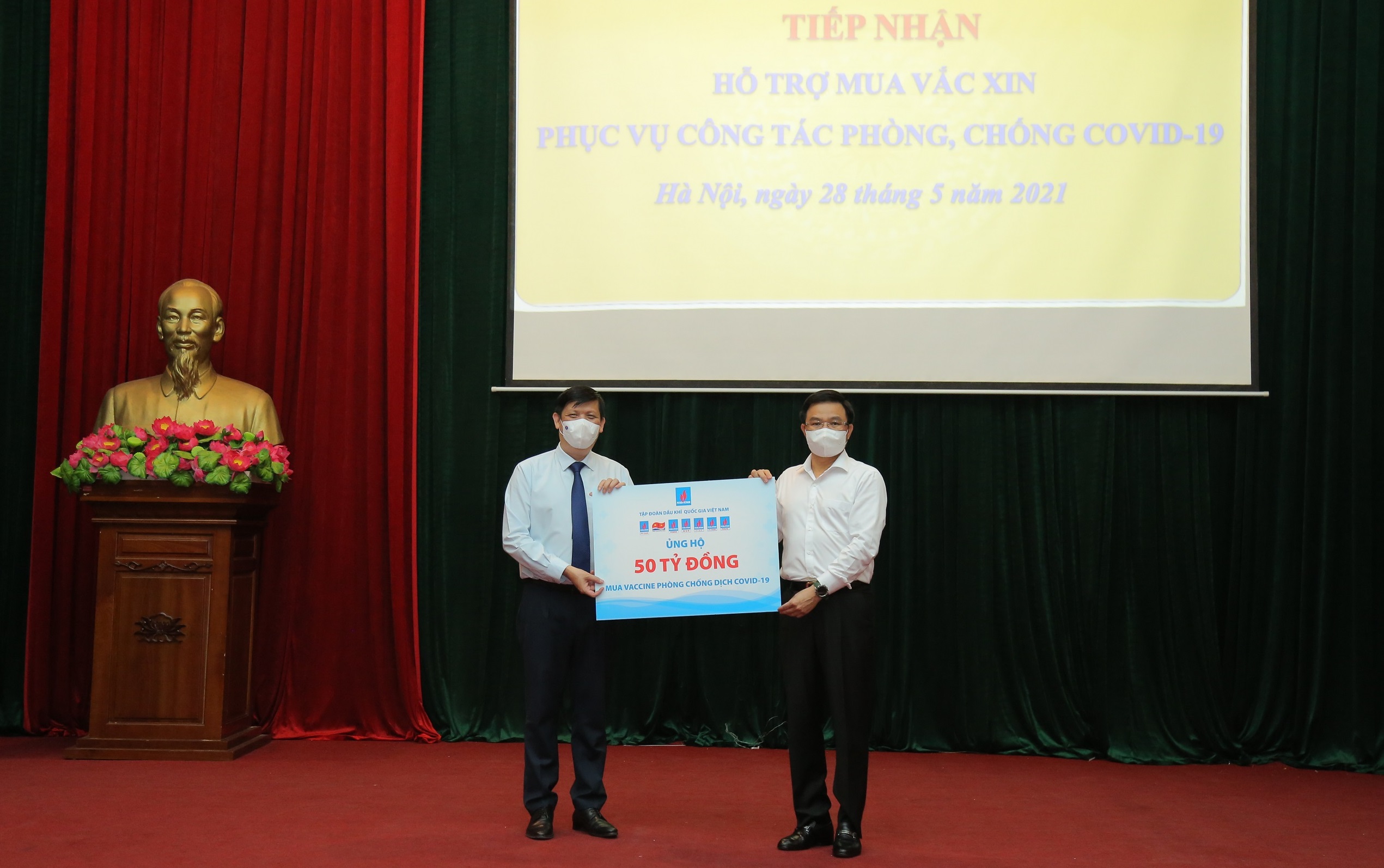 Petrovietnam donates 50 billion dong to Covid-19 Vaccine Fund