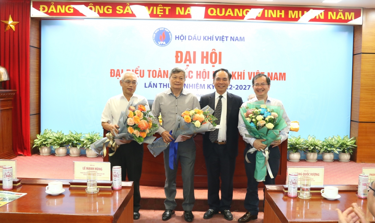 Đại hội Đại biểu toàn quốc Hội Dầu khí Việt Nam lần thứ IV, nhiệm kỳ 2022-2027 thành công tốt đẹp Đại hội Đại biểu toàn quốc Hội Dầu khí Việt Nam lần thứ IV, nhiệm kỳ 2022-2027 thành công tốt đẹp