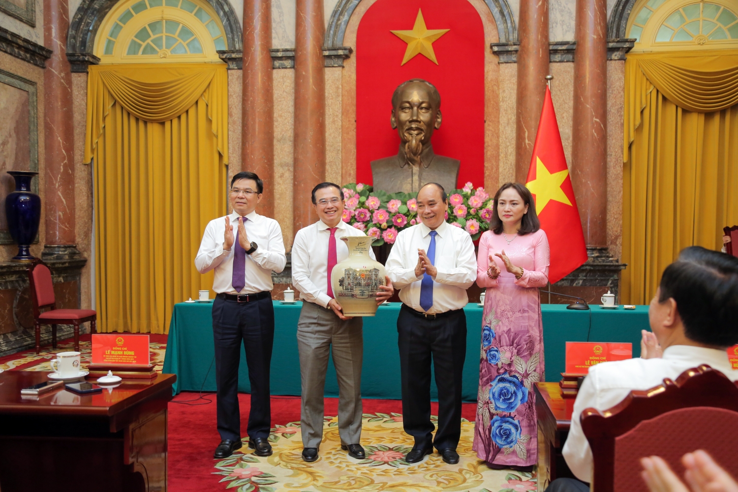 Chủ tịch nước Nguyễn Xuân Phúc: Ngành Dầu khí phải giữ vững bản lĩnh, tinh thần 