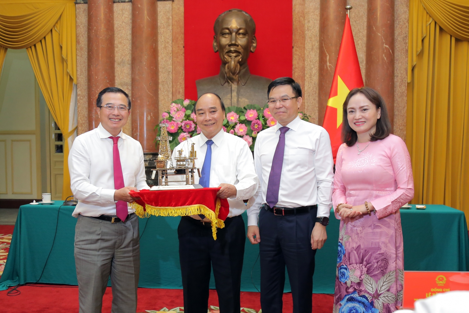 Chủ tịch nước Nguyễn Xuân Phúc: Ngành Dầu khí phải giữ vững bản lĩnh, tinh thần 