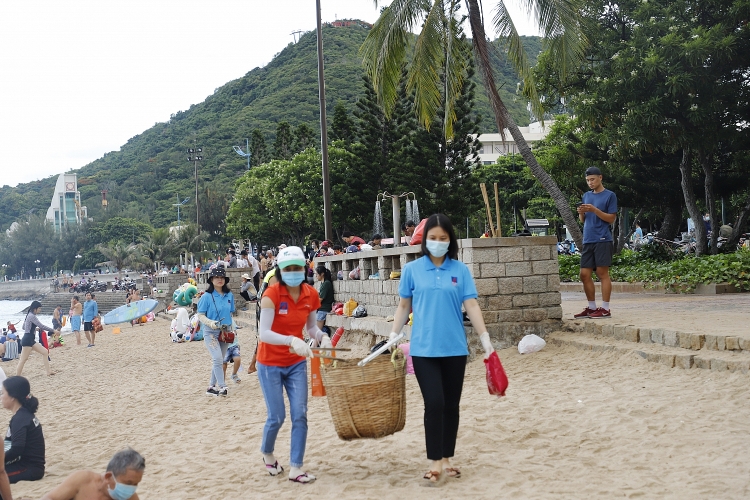 Người Lao động Dầu khí PVChem “Cùng hành động để bảo tồn thiên nhiên, điều hòa khí hậu, giảm thiểu ô nhiễm” Người lao động PVChem “Cùng hành động để bảo tồn thiên nhiên, điều hòa khí hậu, giảm thiểu ô nhiễm”