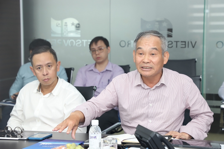 Tổng Giám đốc Petrovietnam Lê Mạnh Hùng làm việc với Vietsovpetro về tình hình SXKD 6 tháng đầu năm 2022 Tổng Giám đốc Petrovietnam Lê Mạnh Hùng: Vietsovpetro cần tiếp tục giữ vững mục tiêu về gia tăng trữ lượng và sản lượng