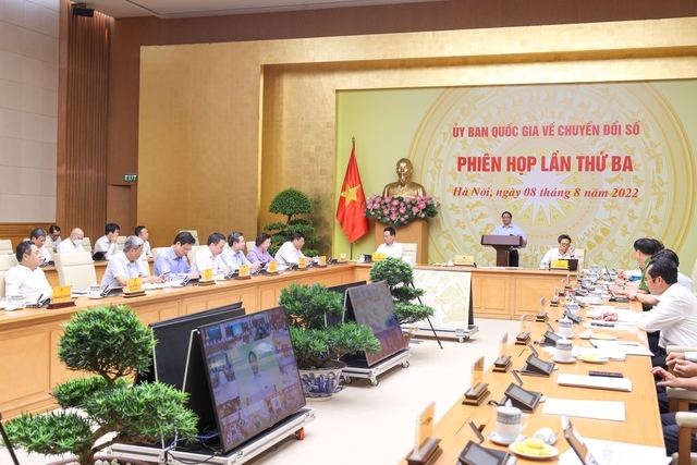 Người dân, doanh nghiệp là trung tâm, là chủ thể và là mục tiêu, động lực chuyển đổi số Người dân, doanh nghiệp là trung tâm, là chủ thể và là mục tiêu, động lực chuyển đổi số