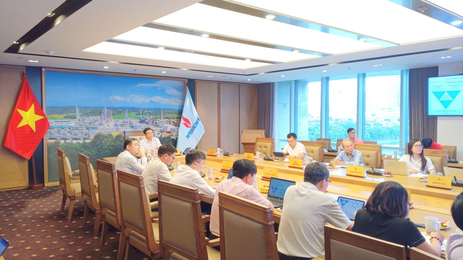 Thách thức và giải pháp của Petrovietnam trong chuyển dịch năng lượng Thách thức và giải pháp của Petrovietnam trong chuyển dịch năng lượng