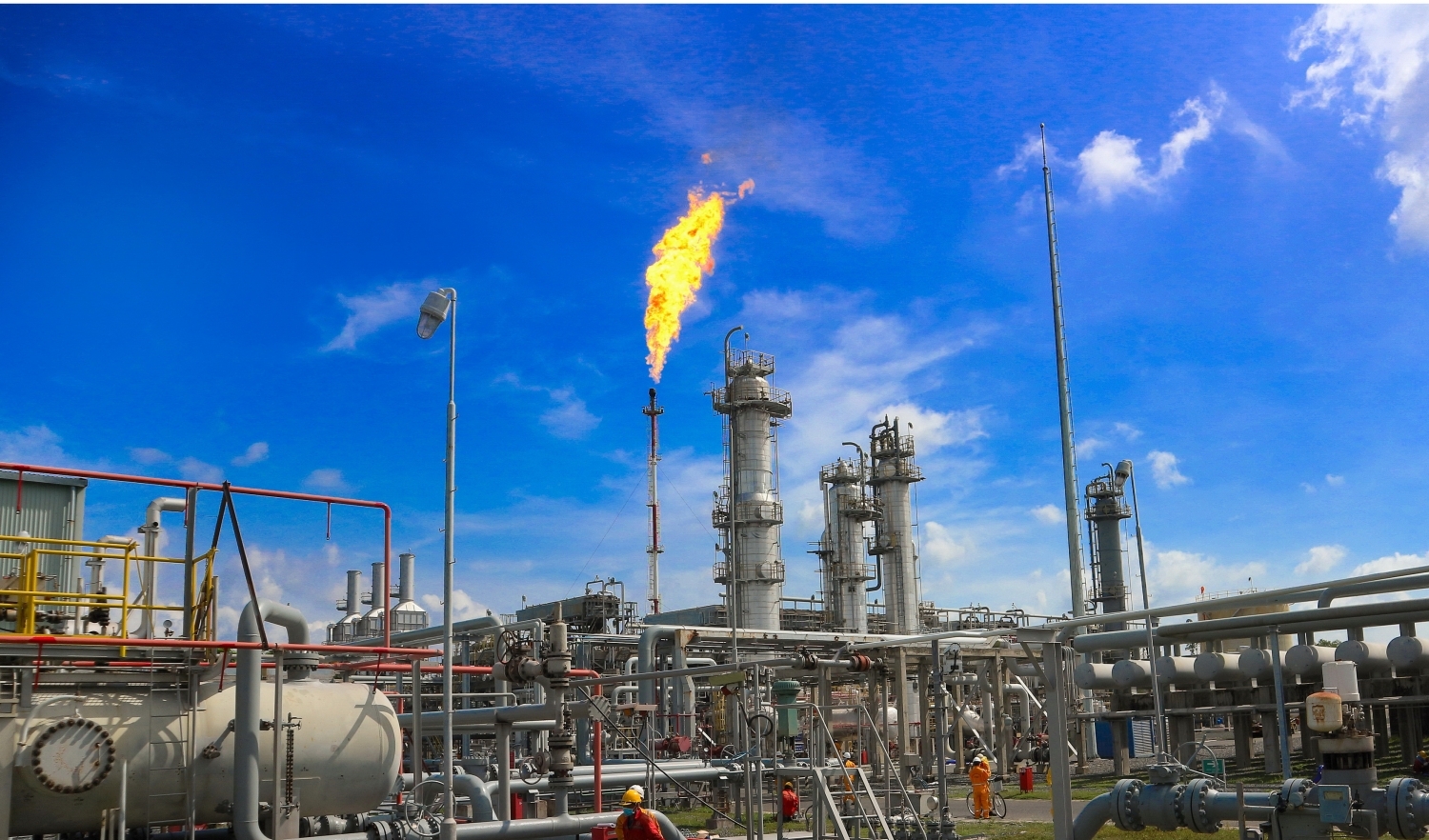 Petrovietnam gắn liền với sự phát triển của đất nước Petrovietnam gắn liền với sự phát triển của đất nước