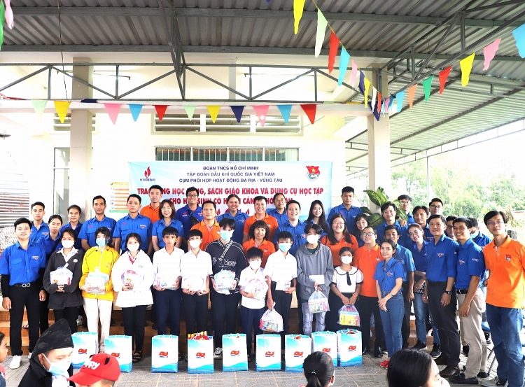 Nhiều hoạt động ý nghĩa tại chiến dịch mùa hè xanh năm 2022 Tuổi trẻ Dầu khí: Nhiều hoạt động ý nghĩa tại chiến dịch Mùa hè xanh năm 2022