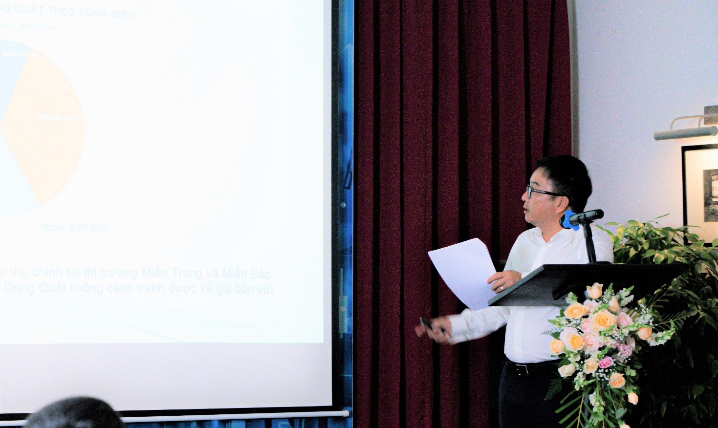 Ông Nguyễn Việt Thắng – Phó Tổng Giám đốc CTCP Lọc hóa dầu Bình Sơn đóng góp tham luận tại Hội thảo. Ông Nguyễn Việt Thắng – Phó Tổng Giám đốc CTCP Lọc hóa dầu Bình Sơn đóng góp tham luận tại Hội thảo.