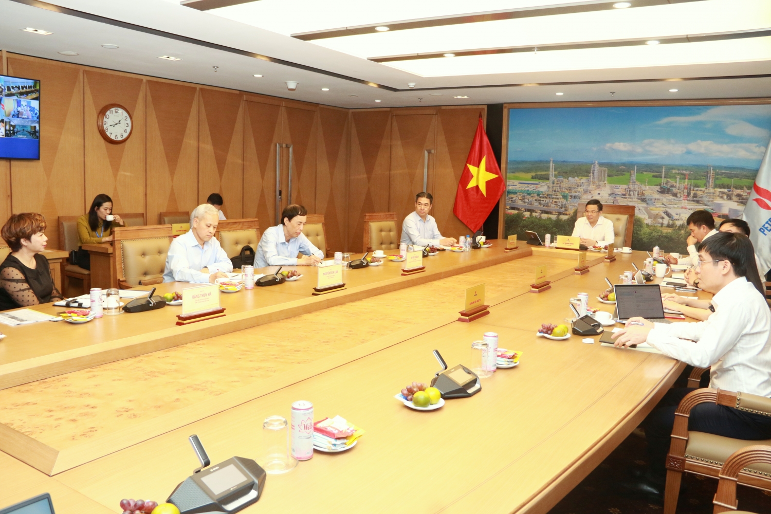 Biến động thị trường và các giải pháp tăng cường hiệu quả sản xuất kinh doanh của Petrovietnam Biến động thị trường và các giải pháp tăng cường hiệu quả sản xuất kinh doanh của Petrovietnam