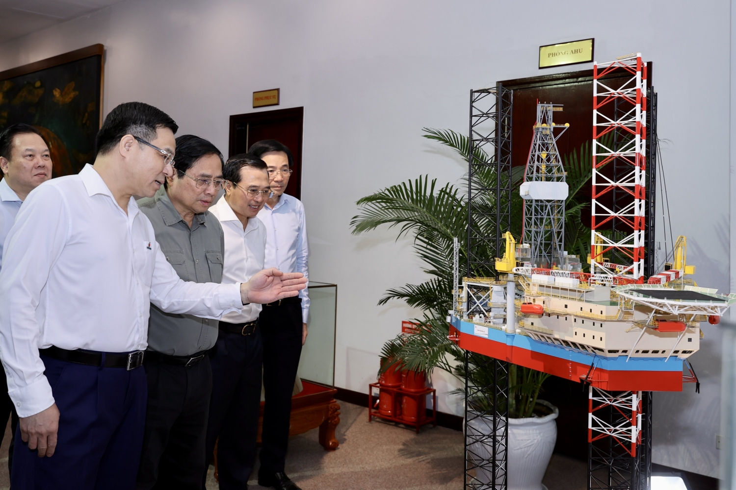 Thủ tướng Chính phủ Phạm Minh Chính làm việc với Petrovietnam Thủ tướng Chính phủ Phạm Minh Chính làm việc với Petrovietnam