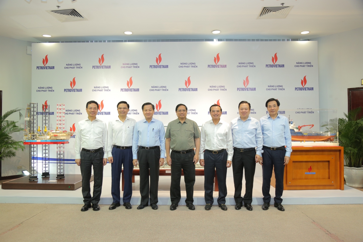 Thủ tướng Chính phủ Phạm Minh Chính làm việc với Petrovietnam Thủ tướng Chính phủ Phạm Minh Chính làm việc với Petrovietnam