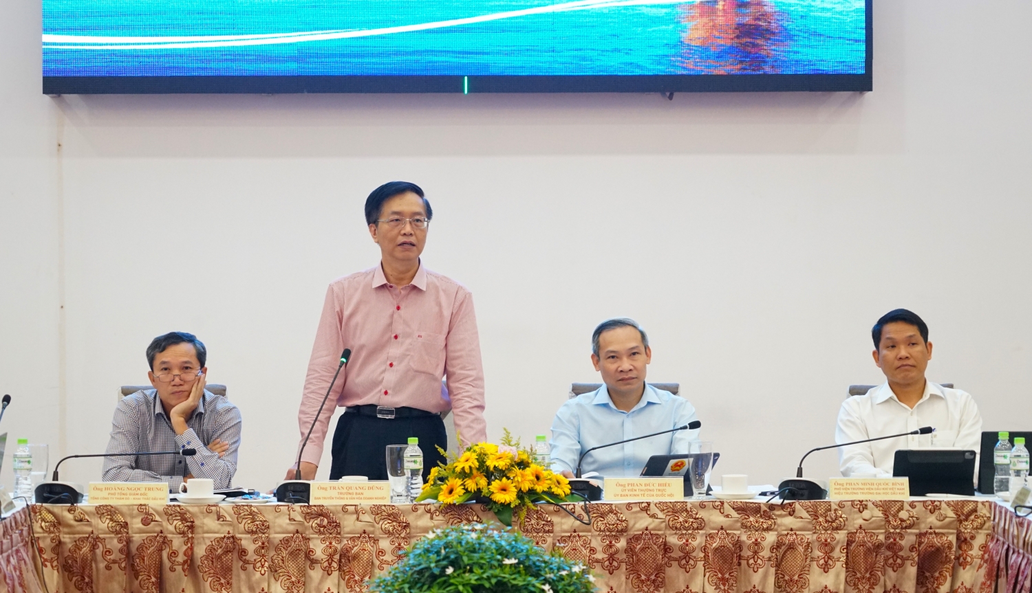 Sửa đổi Luật Dầu khí để đóng góp cho sự phát triển của đất nước Sửa đổi Luật Dầu khí để đóng góp cho sự phát triển của đất nước