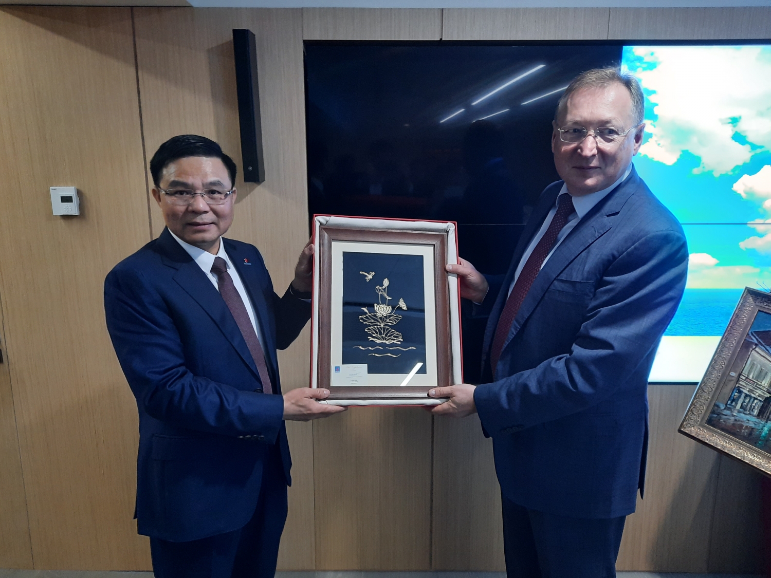 Tổng Giám đốc Petrovietnam Lê Mạnh Hùng tham dự Lễ kỷ niệm 55 năm ngày thành lập và làm việc với Công ty dầu khí Zarubezhneft tại Liên Bang Nga Tổng Giám đốc Petrovietnam Lê Mạnh Hùng tham dự Lễ kỷ niệm 55 năm ngày thành lập và làm việc với Công ty dầu khí Zarubezhneft tại Liên Bang Nga