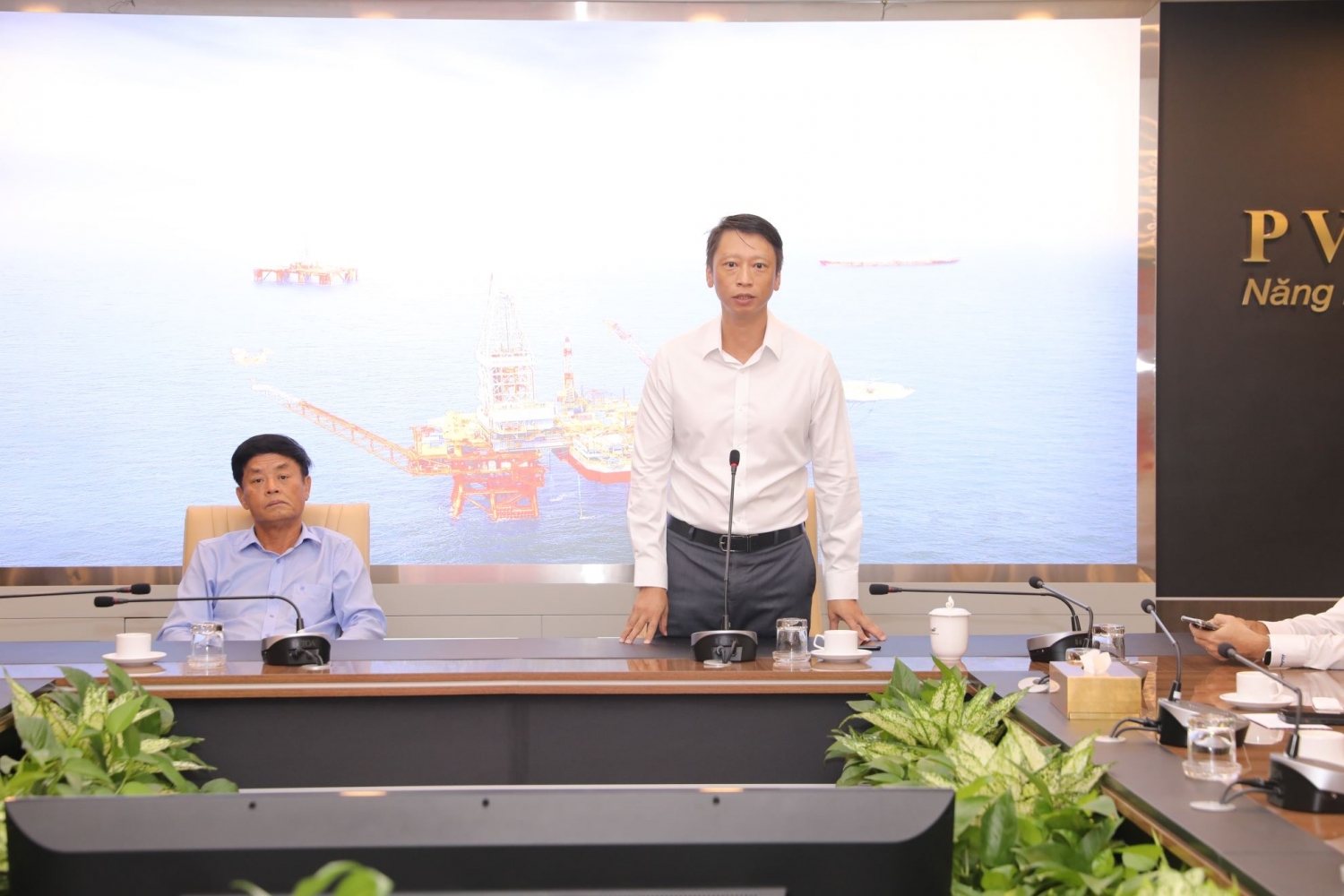 PVEP quyên góp ủng hộ đồng bào miền Trung khắc phục hậu quả bão lũ PVEP quyên góp ủng hộ đồng bào miền Trung khắc phục hậu quả bão lũ