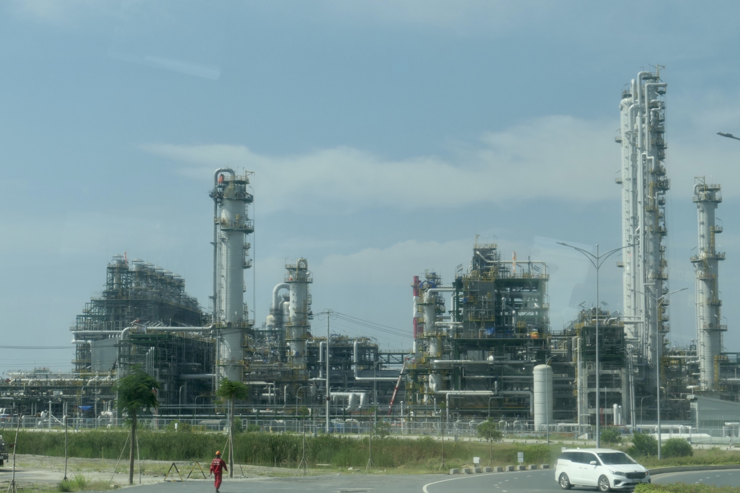 Chủ tịch HĐTV Petrovietnam Hoàng Quốc Vượng thăm và làm việc tại Tổ hợp hoá dầu Long Sơn Chủ tịch HĐTV Petrovietnam Hoàng Quốc Vượng thăm và làm việc tại Tổ hợp hoá dầu Long Sơn