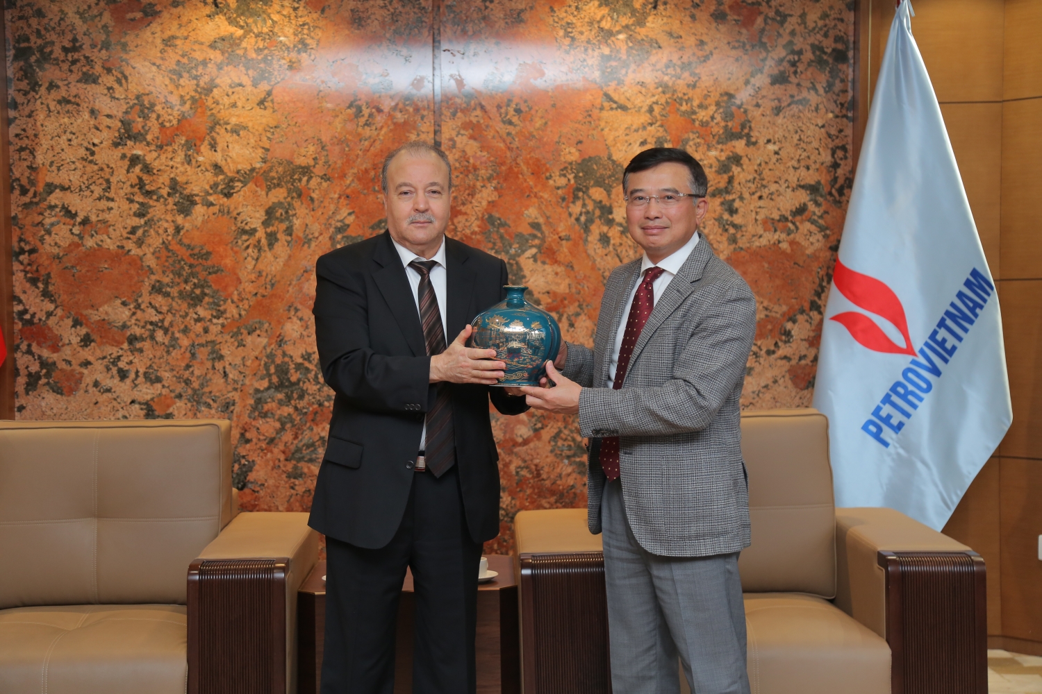 Petrovietnam mong muốn tìm kiếm cơ hội đầu tư tại Algeria Petrovietnam mong muốn tiếp tục mở rộng, tìm kiếm cơ hội đầu tư tại Algeria