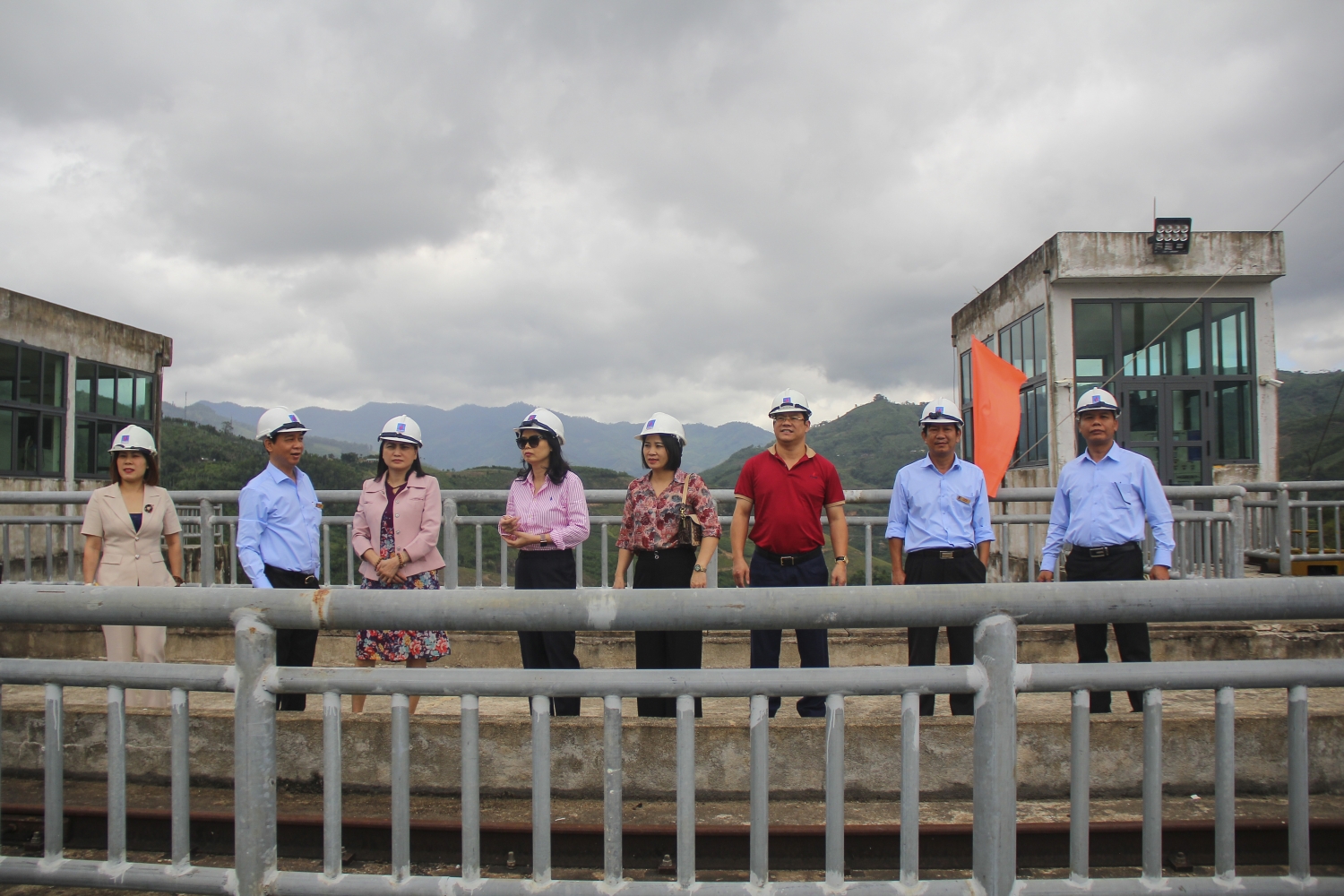 Công đoàn Dầu khí Việt Nam thăm, tặng quà cho người lao động PV Power DHC