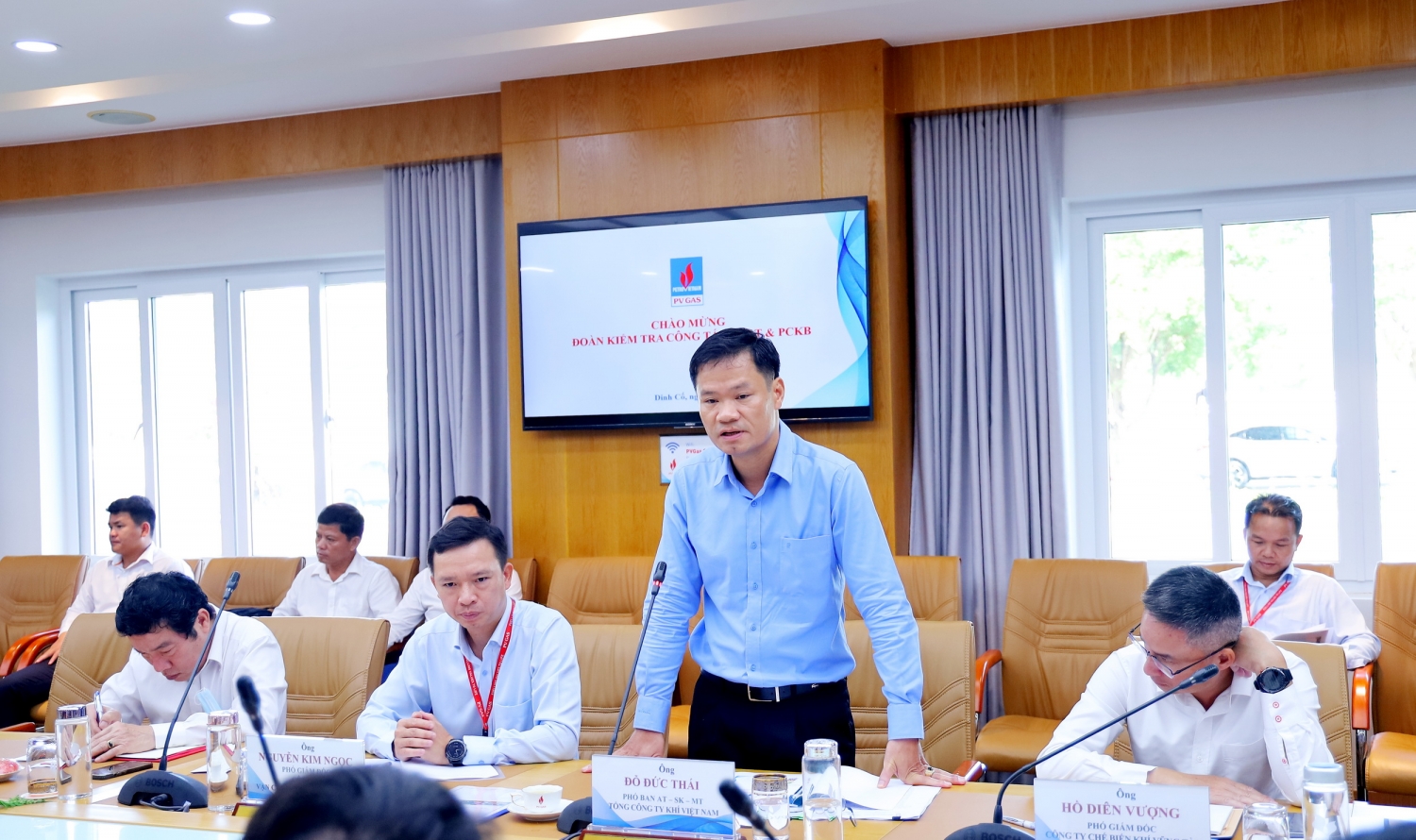 Đồng chí Đỗ Đức Thái – Phó Ban ATSKMT PV GAS báo cáo công tác đảm bảo an ninh, an toàn và phòng chống khủng bố tại các công trình khí của PV GAS Đồng chí Đỗ Đức Thái – Phó Ban ATSKMT PV GAS báo cáo công tác đảm bảo an ninh, an toàn và phòng chống khủng bố tại các công trình khí của PV GAS