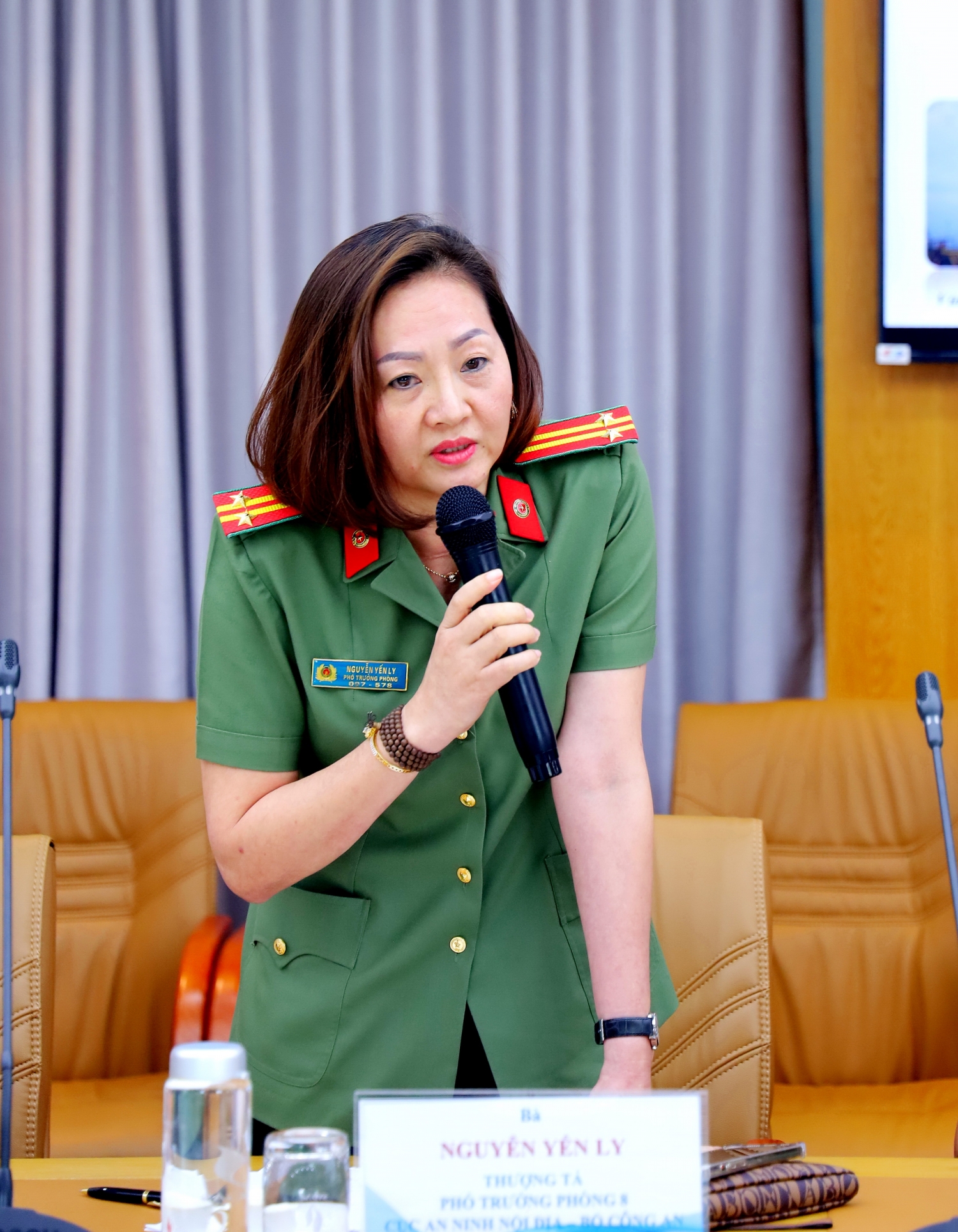 Thượng tá Nguyễn Yến Ly - Phó Trưởng phòng 8, Cục An ninh nội địa, đánh giá cao về công tác an ninh, an toàn và phòng chống khủng bố tại các đơn vị Petrovietnam, trong đó có PV GAS Thượng tá Nguyễn Yến Ly - Phó Trưởng phòng 8, Cục An ninh nội địa, đánh giá cao về công tác an ninh, an toàn và phòng chống khủng bố tại các đơn vị Petrovietnam, trong đó có PV GAS