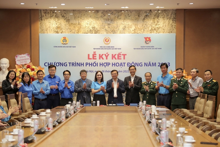 Tăng cường phối hợp giữa các tổ chức đoàn thể chính trị - xã hội trong Tập đoàn Dầu khí Quốc gia Việt Nam Tăng cường phối hợp giữa các tổ chức đoàn thể chính trị xã hội trong Tập đoàn Dầu khí Quốc gia Việt Nam