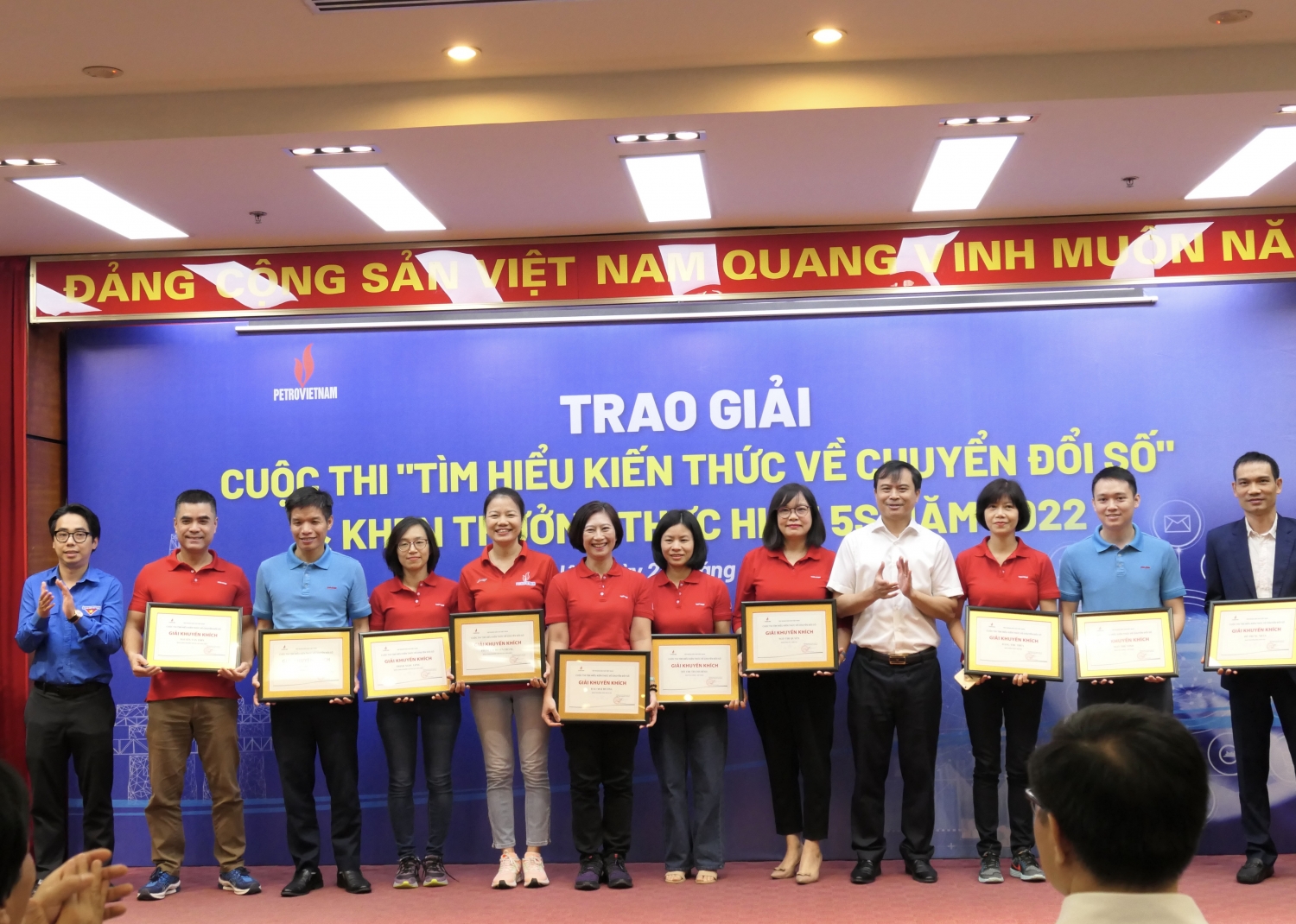 Trao giải cuộc thi online “Tìm hiểu kiến thức về Chuyển đổi số” và trao thưởng tập thể và cá nhân làm tốt 5S năm 2022 Trao giải cuộc thi online “Tìm hiểu kiến thức về Chuyển đổi số” và trao thưởng tập thể và cá nhân làm tốt 5S năm 2022