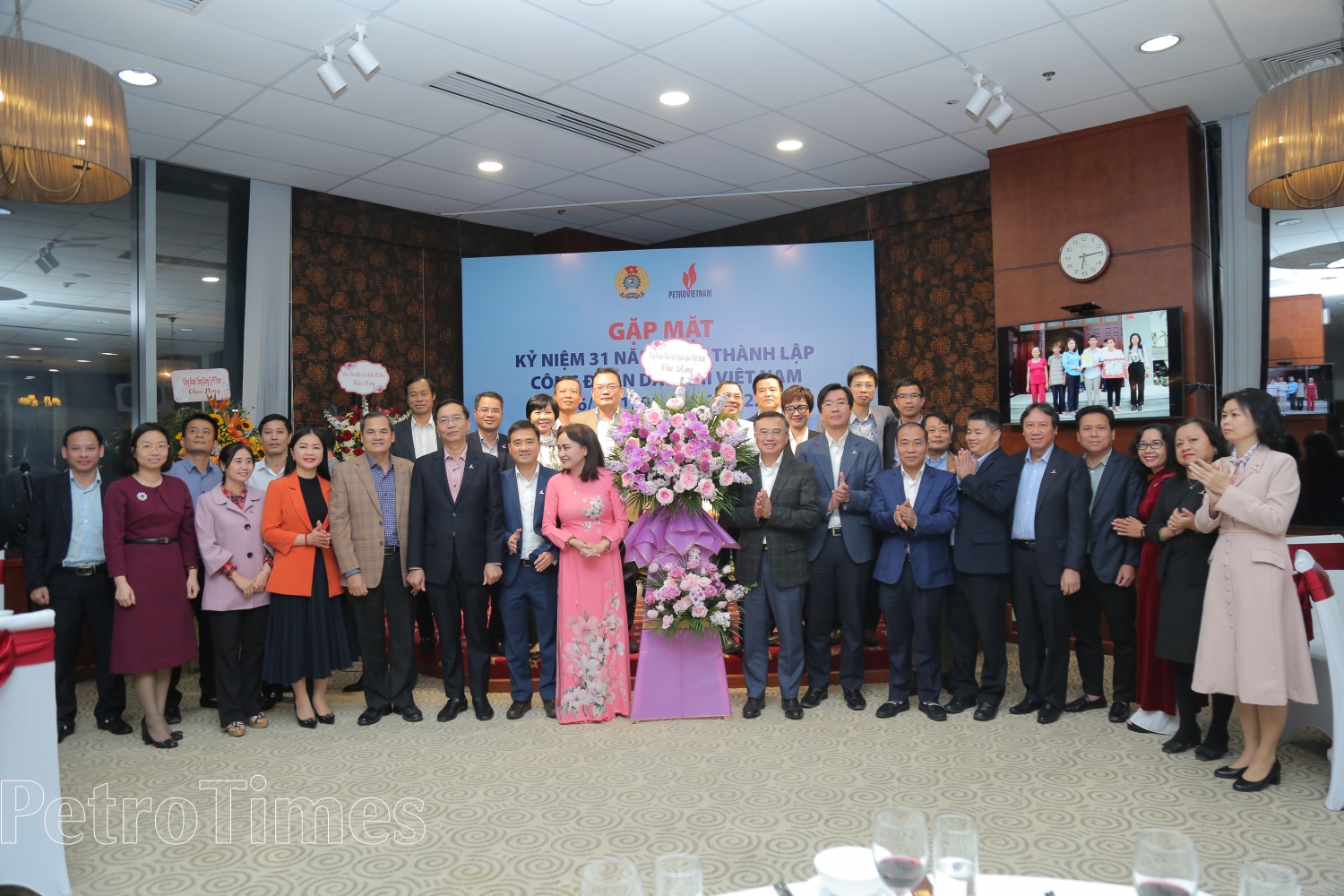 Công đoàn Dầu khí Việt Nam vững bước, đồng hành phát triển cùng Tập đoàn Dầu khí Quốc gia Việt Nam Công đoàn Dầu khí Việt Nam vững bước, đồng hành phát triển cùng Tập đoàn Dầu khí Quốc gia Việt Nam