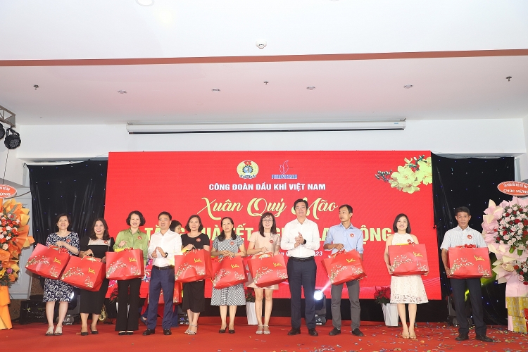 Đầm ấm “Xuân nghĩa tình Dầu khí - Tết hạnh phúc, bình an” năm 2023 khu vực phía Nam Đầm ấm “Xuân nghĩa tình Dầu khí - Tết hạnh phúc, bình an năm 2023