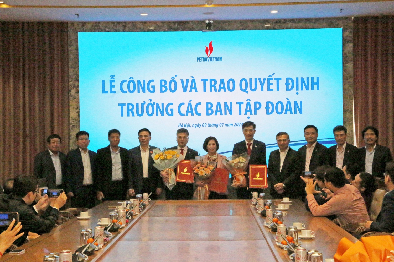 Công bố và trao quyết định bổ nhiệm Trưởng các Ban chuyên môn Tập đoàn Công bố và trao quyết định bổ nhiệm Trưởng các Ban chuyên môn Tập đoàn