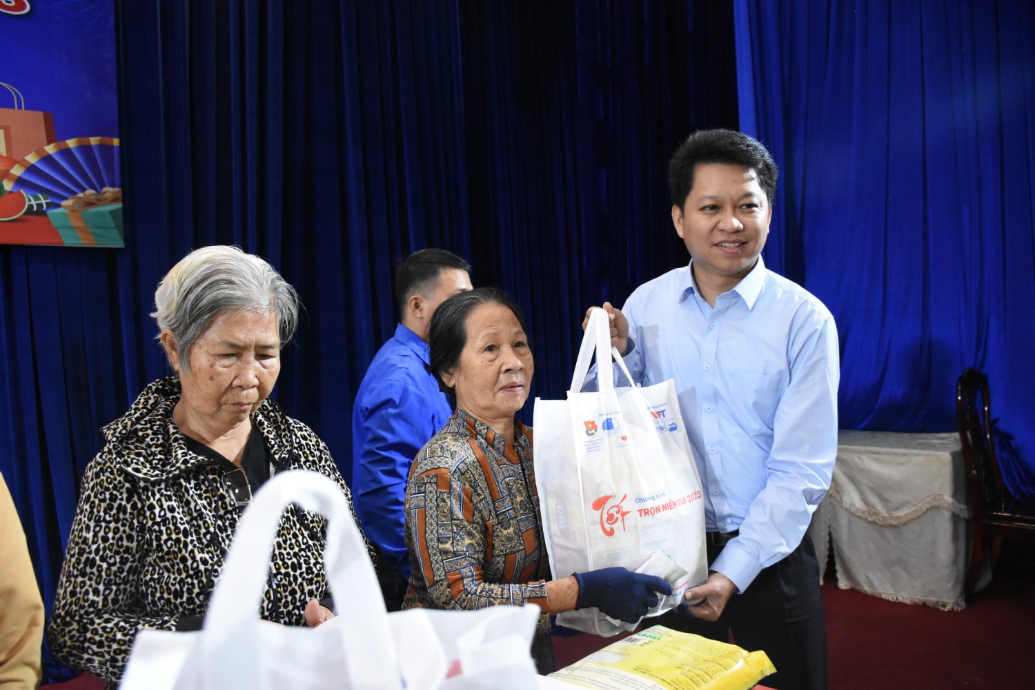 Tuổi trẻ PTSC mang “Tết trọn niềm vui” đến đồng bào dân tộc thiểu số Tuổi trẻ PTSC mang “Tết trọn niềm vui” đến đồng bào dân tộc thiểu số