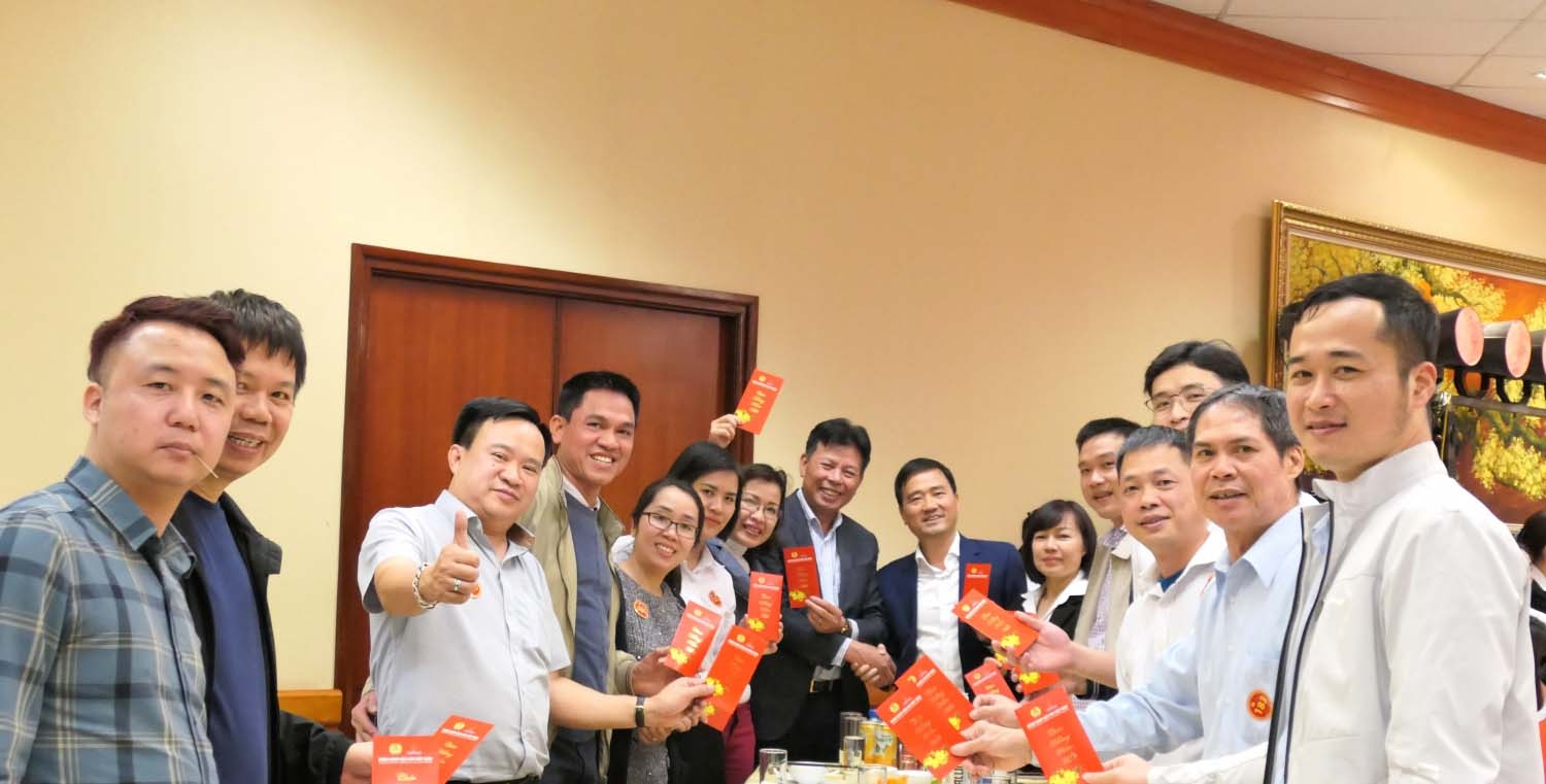CĐ DKVN tổ chức chương trình 'Xuân nghĩa tình Dầu khí - Tết hạnh phúc bình an' CĐ DKVN tổ chức chương trình 'Xuân nghĩa tình Dầu khí - Tết hạnh phúc bình an'