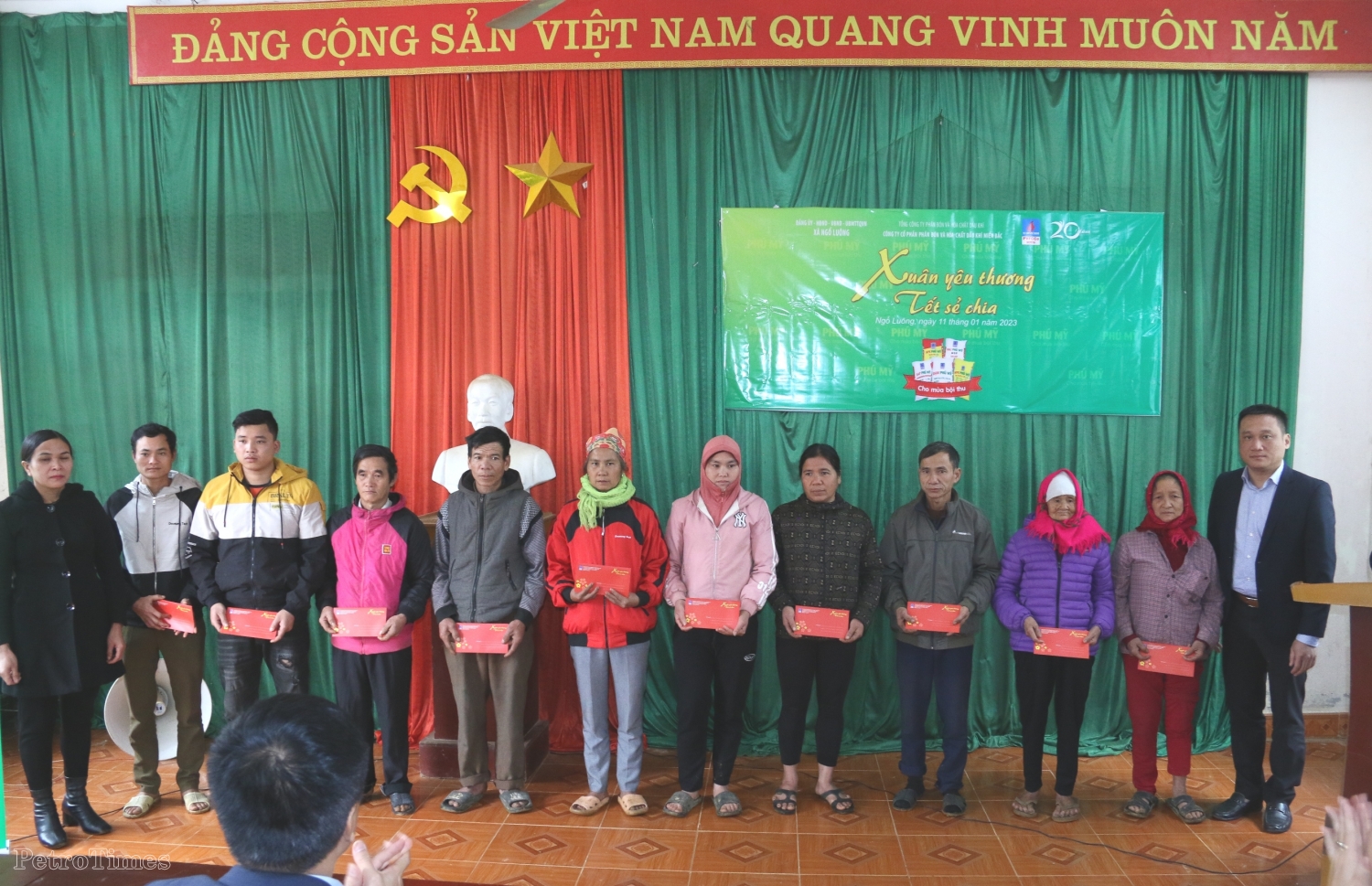 PVFCCo mang xuân ấm đến với bà con huyện Tân Lạc, tỉnh Hòa Bình PVFCCo mang xuân ấm đến với bà con huyện Tân Lạc, tỉnh Hòa Bình