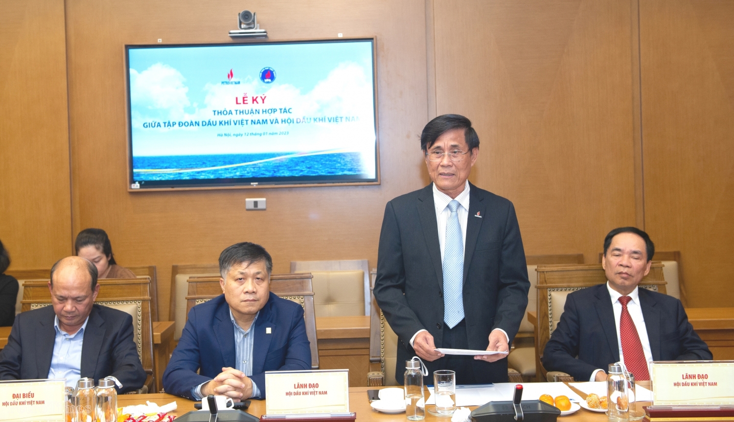 Petrovietnam và Hội Dầu khí Việt Nam ký kết thoả thuận hợp tác Petrovietnam và Hội Dầu khí Việt Nam ký kết thoả thuận hợp tác