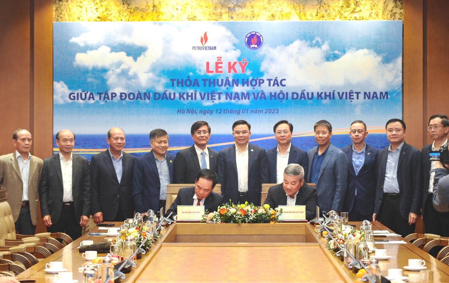 Petrovietnam và Hội Dầu khí Việt Nam ký kết thoả thuận hợp tác Petrovietnam và Hội Dầu khí Việt Nam ký kết thoả thuận hợp tác