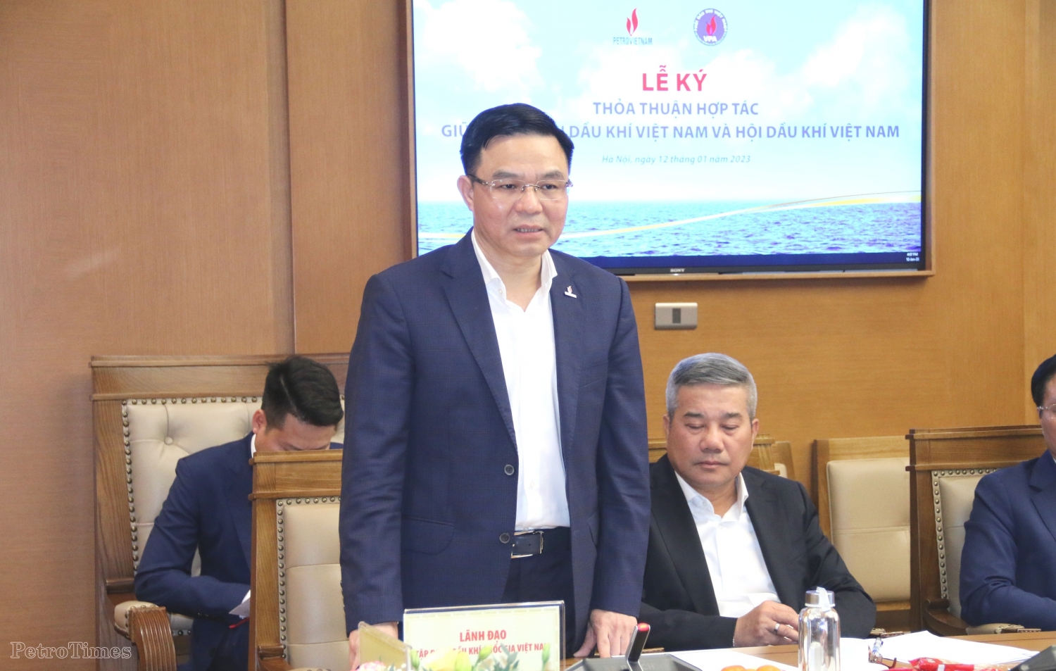 Petrovietnam và Hội Dầu khí Việt Nam ký kết thoả thuận hợp tác Petrovietnam và Hội Dầu khí Việt Nam ký kết thoả thuận hợp tác