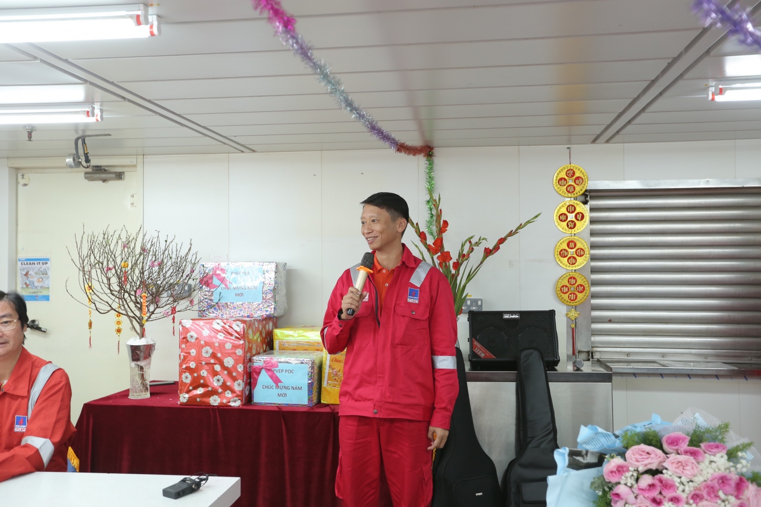 Lãnh đạo PVEP, CĐ DKVN chúc Tết cán bộ, người lao động giàn Đại Hùng 01 Lãnh đạo PVEP, CĐ DKVN chúc Tết cán bộ, người lao động giàn Đại Hùng 01