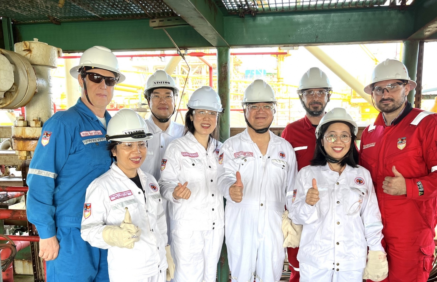 Lãnh đạo TP Vũng Tàu và Vietsovpetro chúc Tết người lao động trên Giàn CNTT-2 Lãnh đạo TP Vũng Tàu và Vietsovpetro chúc Tết người lao động trên Giàn CNTT-2