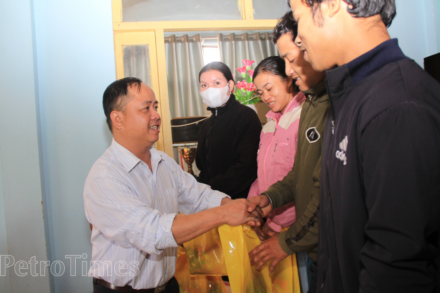 Tạp chí Năng lượng Mới cùng BSR, PVFCCo trao quà Tết tại Quảng Nam Tạp chí Năng lượng Mới cùng BSR, PVFCCo trao quà Tết tại Quảng Nam