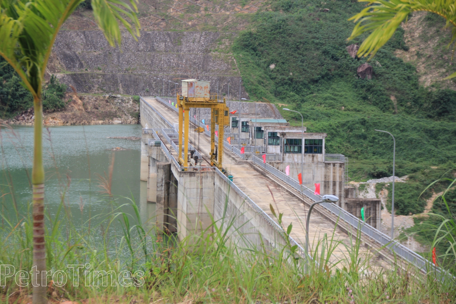 Chuyện đón Tết trên đập thuỷ điện Đakđrinh của chàng trai người Cadong Chuyện đón Tết trên đập thuỷ điện Đakđrinh của chàng trai người Cadong