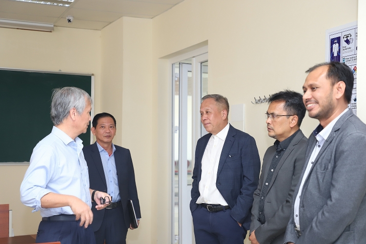 Tiếp và làm việc với Đoàn công tác của Trường Đại học Công nghệ Petronas Trường Đại học Dầu khí Việt Nam tiếp đoàn công tác của Trường Đại học Công nghệ Petronas
