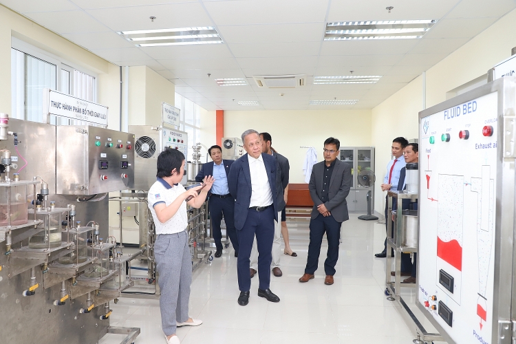 Tiếp và làm việc với Đoàn công tác của Trường Đại học Công nghệ Petronas Trường Đại học Dầu khí Việt Nam tiếp đoàn công tác của Trường Đại học Công nghệ Petronas