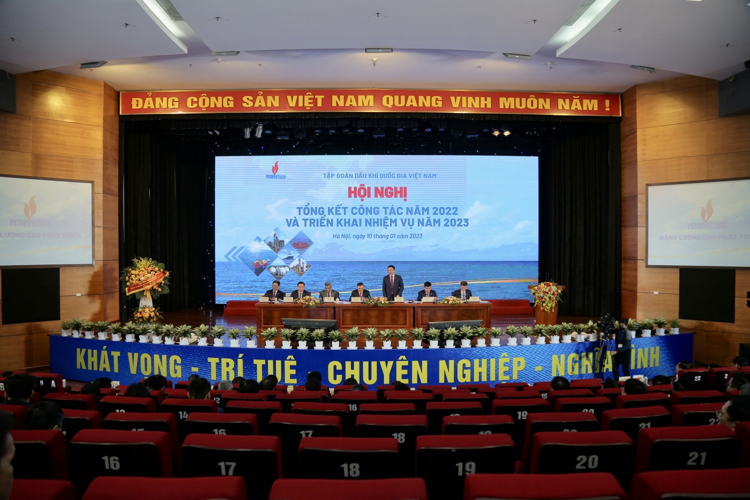 Toàn cảnh Hội nghị Tổng kết năm 2022 và triển khai nhiệm vụ năm 2023 của Petrovietnam Toàn cảnh Hội nghị Tổng kết năm 2022 và triển khai nhiệm vụ năm 2023 của Petrovietnam