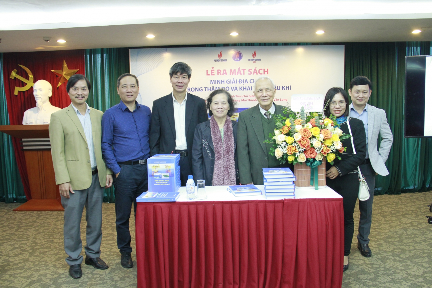 Hội DKVN giới thiệu sách “Minh giải địa chấn trong Thăm dò Khai thác Dầu khí” Hội Dầu khí Việt Nam giới thiệu sách “Minh giải địa chấn trong thăm dò và khai thác dầu khí”