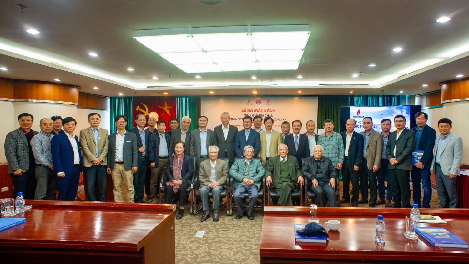 Hội Dầu khí Việt Nam giới thiệu sách “Minh giải địa chấn trong thăm dò và khai thác dầu khí” Hội Dầu khí Việt Nam giới thiệu sách “Minh giải địa chấn trong thăm dò và khai thác dầu khí”