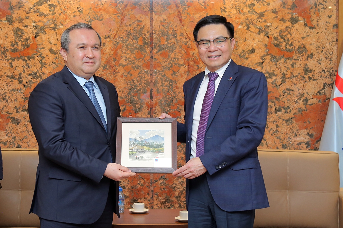 Tổng Giám đốc Petrovietnam Lê Mạnh Hùng tiếp Bộ trưởng Bộ Đầu tư và Công Thương của Uzbekistan Tổng Giám đốc Petrovietnam Lê Mạnh Hùng tiếp Bộ trưởng Bộ Đầu tư và Công Thương của Uzbekistan