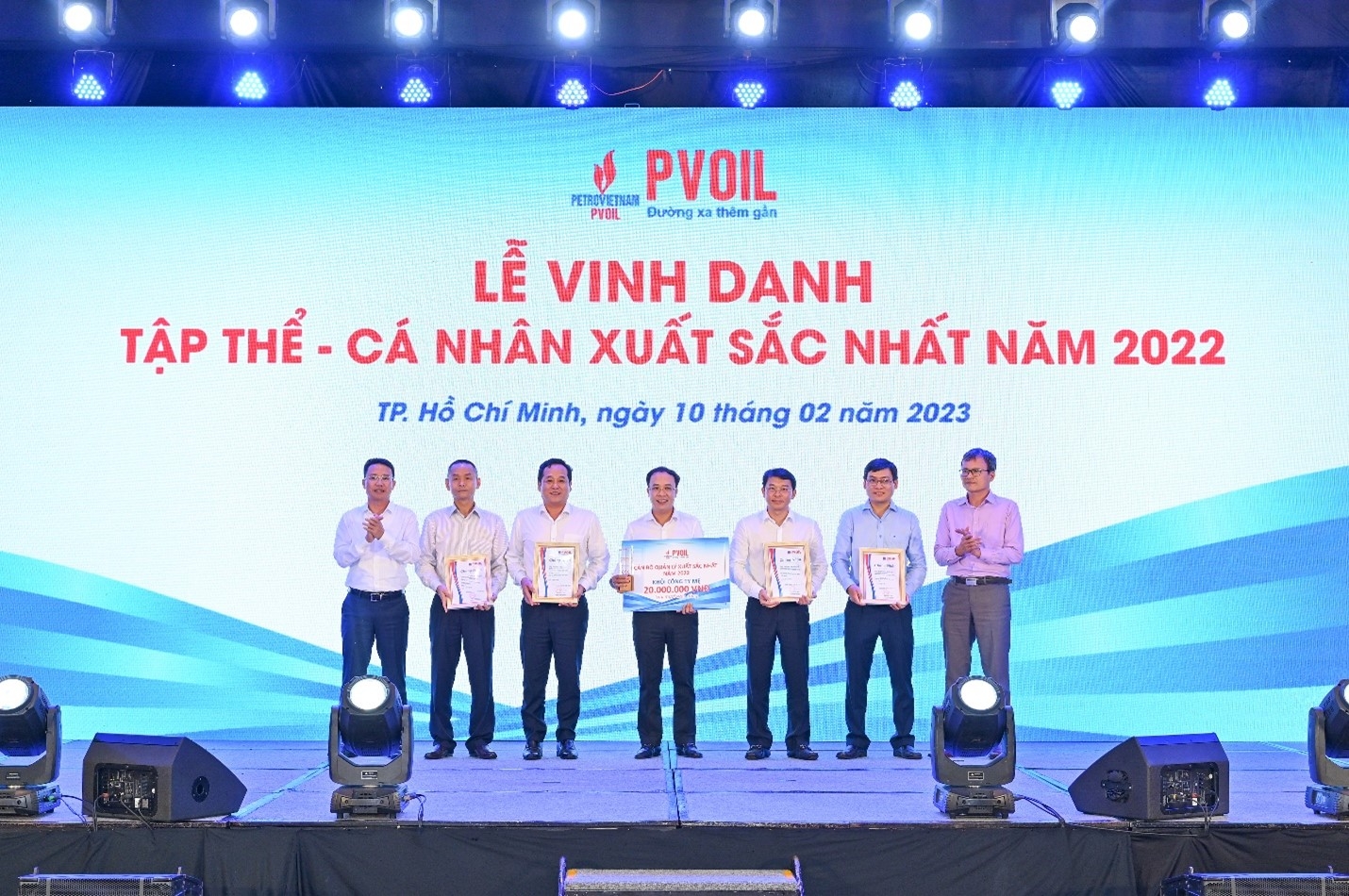 Lãnh đạo PVOIL trao danh hiệu “Cán bộ quản lý xuất sắc nhất năm 2022” (khối Công ty mẹ) Lãnh đạo PVOIL trao danh hiệu “Cán bộ quản lý xuất sắc nhất năm 2022” (khối Công ty mẹ)