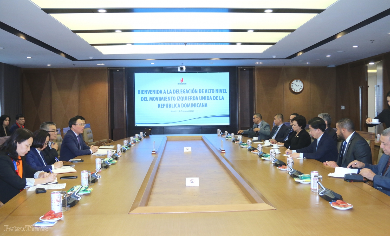 Petrovietnam Member of the Board of Directors Bui Minh Tien receives General Secretary of the United Left Movement (MIU) Party of the Dominican Republic