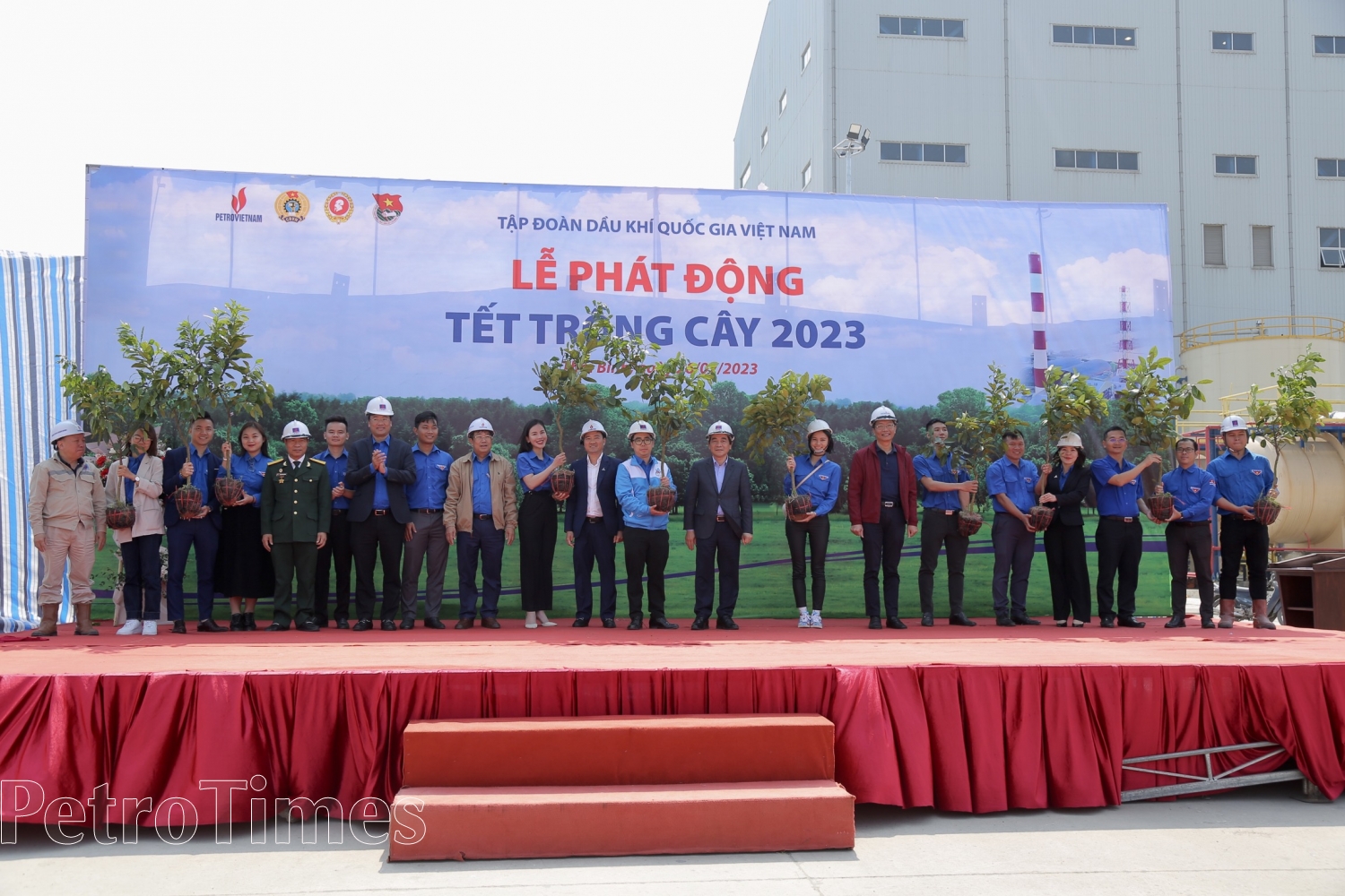 undefined Petrovietnam phát động Tết trồng cây 2023 tại NMNĐ Thái Bình 2