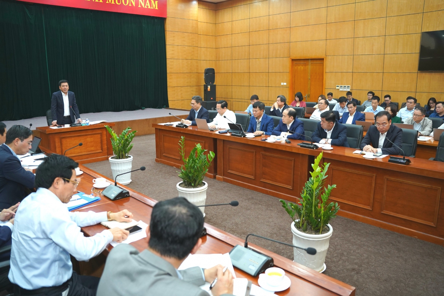 Phải đảm bảo cung cấp đủ than cho sản xuất điện, đạm