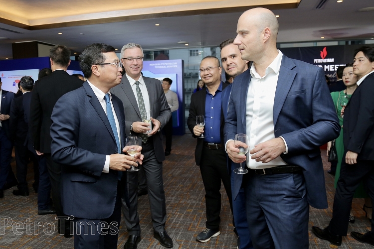 Petrovietnam meets oil and gas contractors in 2023