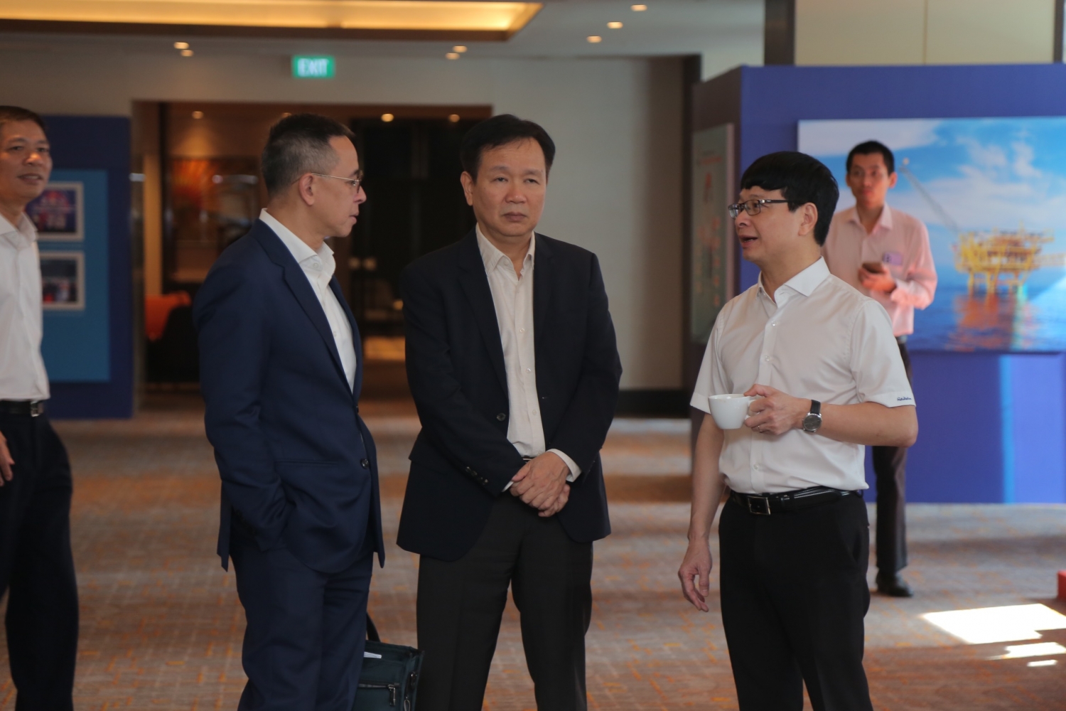 Bộ Công Thương và Petrovietnam tổ chức tọa đàm giới thiệu Luật Dầu khí năm 2022 đến các nhà thầu Dầu khí Bộ Công Thương và Petrovietnam tổ chức tọa đàm giới thiệu Luật Dầu khí năm 2022 đến các nhà thầu Dầu khí